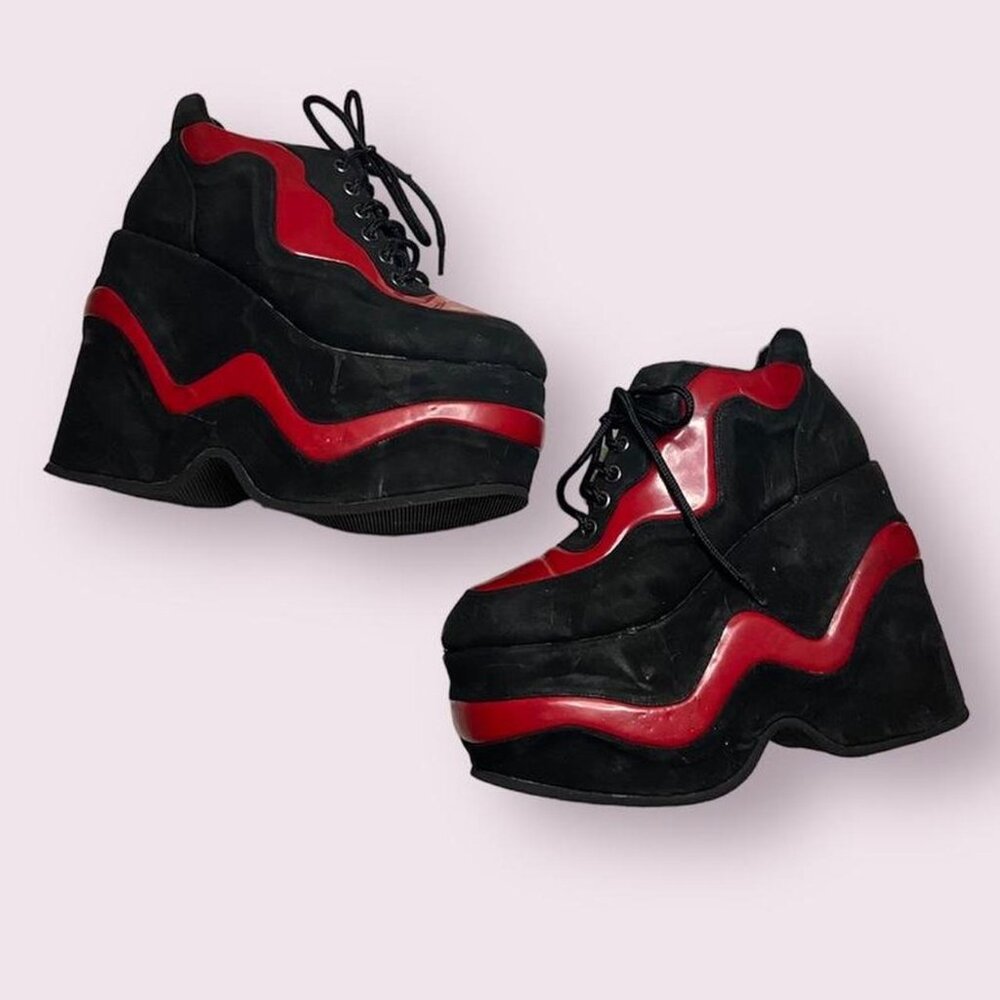 Soul Out 90s Y2K platform shoes black and red